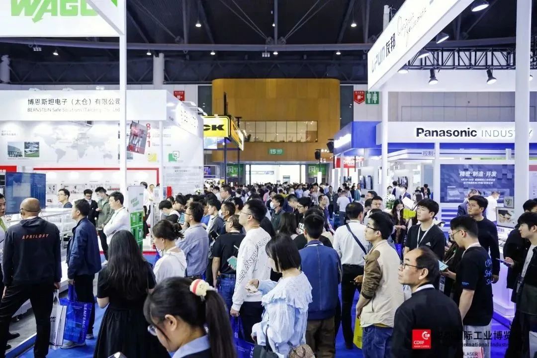 今年前5个月成都展会成交金额近千亿元